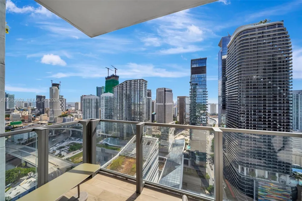 88 SW 7th St #3203 Miami, FL 33130