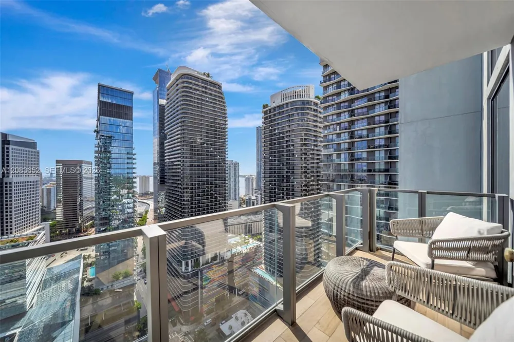 88 SW 7th St #3203 Miami, FL 33130