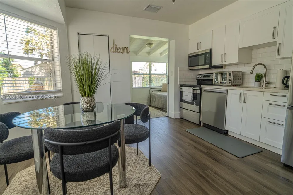 2533 Wiley St Hollywood, FL 33020