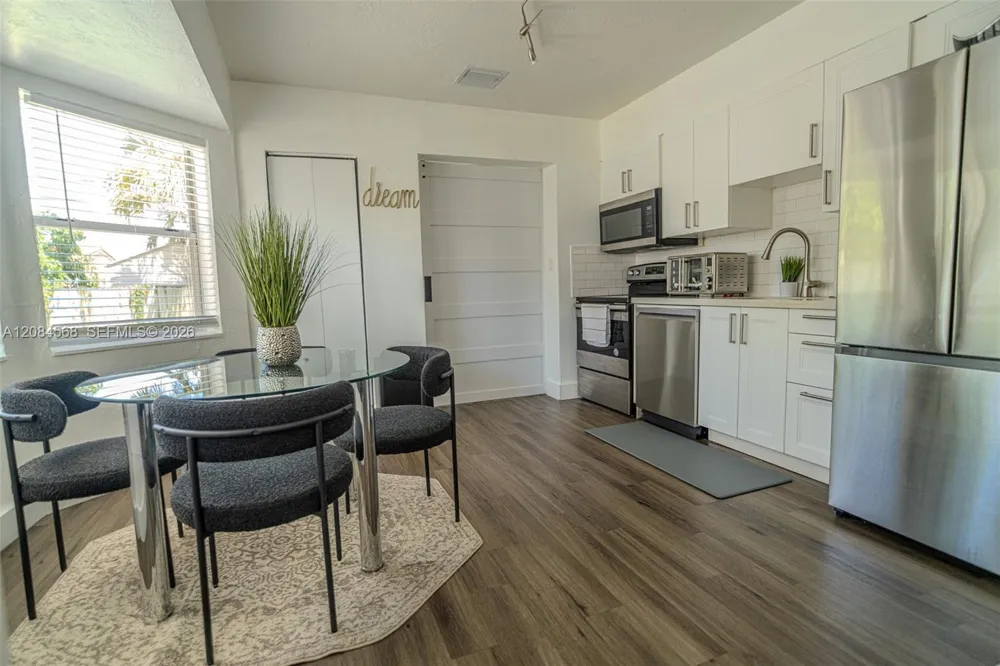 2533 Wiley St Hollywood, FL 33020