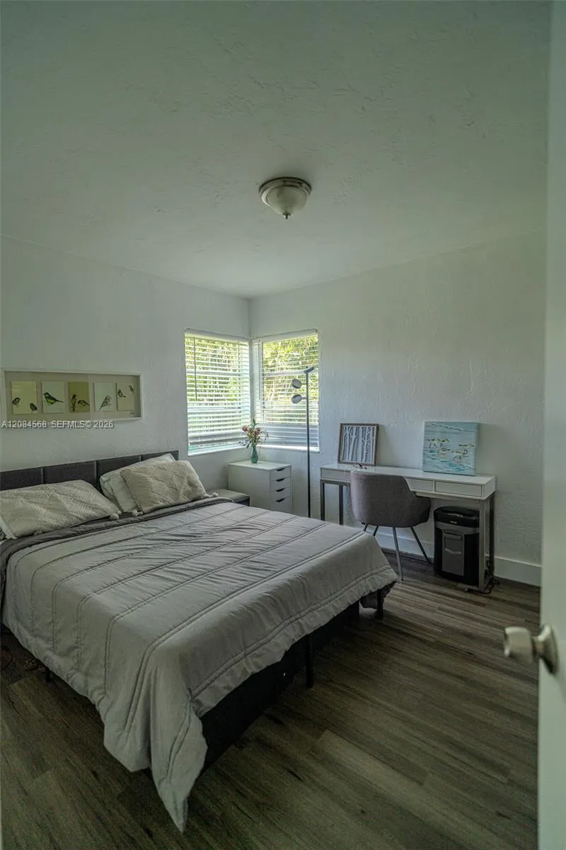 2533 Wiley St Hollywood, FL 33020