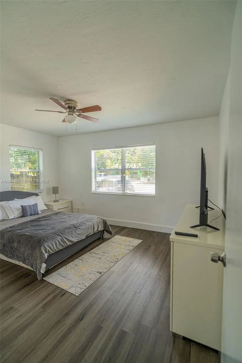 2533 Wiley St Hollywood, FL 33020