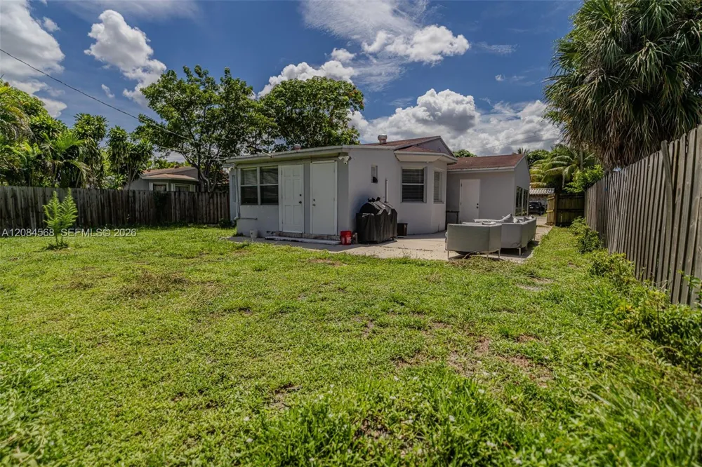 2533 Wiley St Hollywood, FL 33020