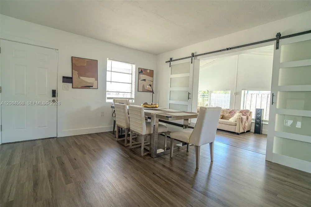 2533 Wiley St Hollywood, FL 33020