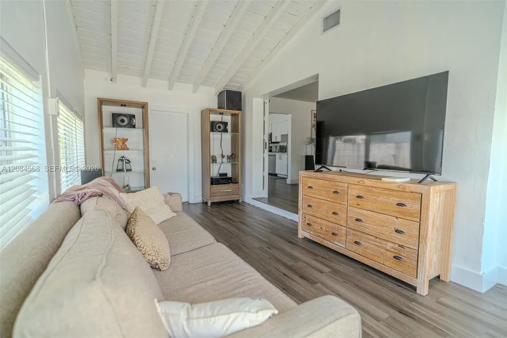 2533 Wiley St Hollywood, FL 33020
