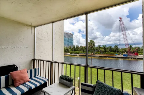 601 Three Islands Blvd #304