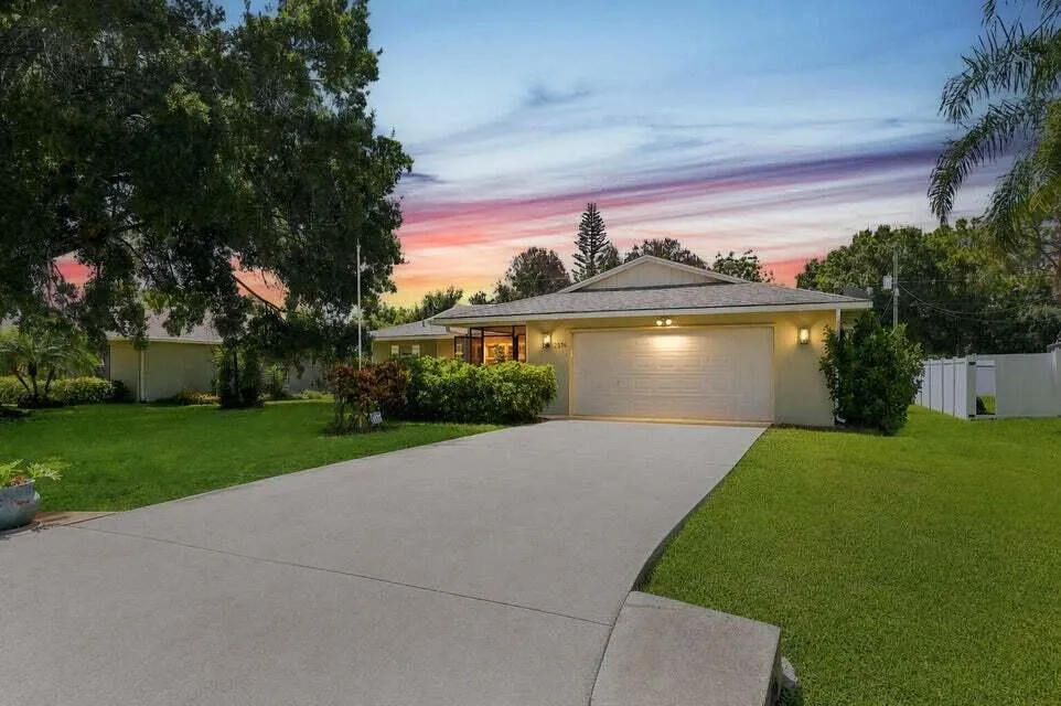 2526 SE VICTORY AVENUE Port St. Lucie, FL 34952