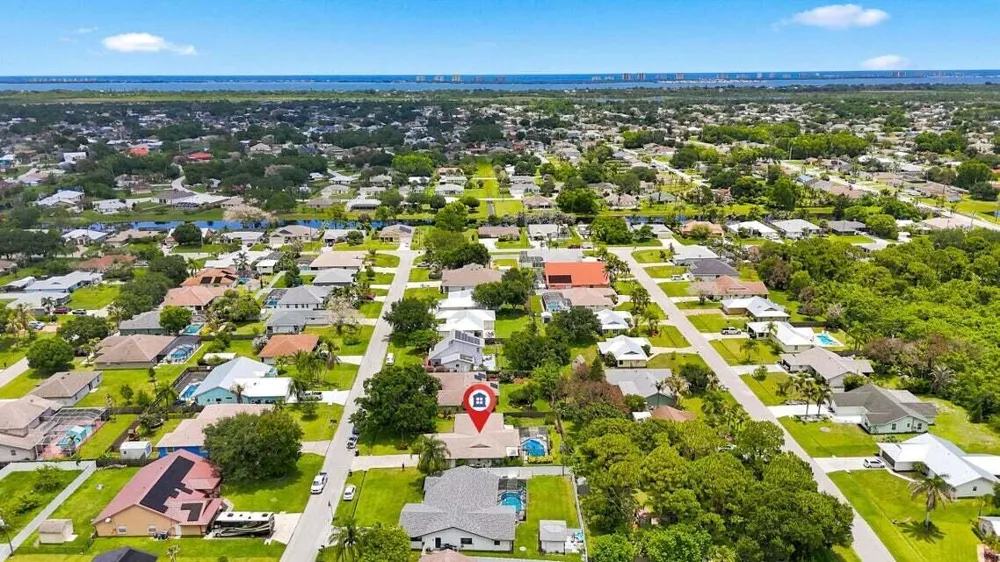 2526 SE VICTORY AVENUE Port St. Lucie, FL 34952