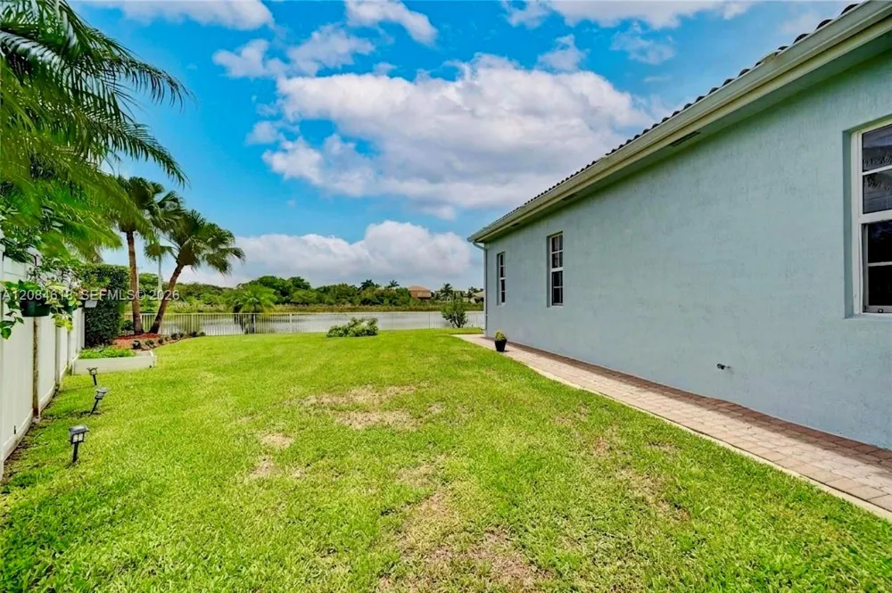1580 SW 164th Ave Pembroke Pines, FL 33027