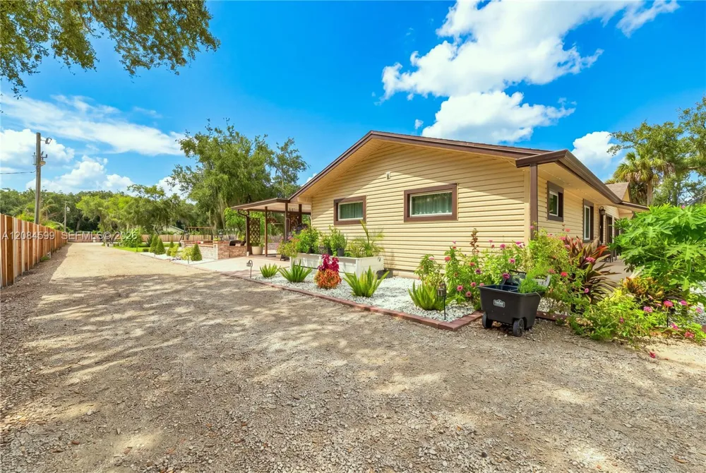 1575 HARLOCK RD Melbourne, FL 32934