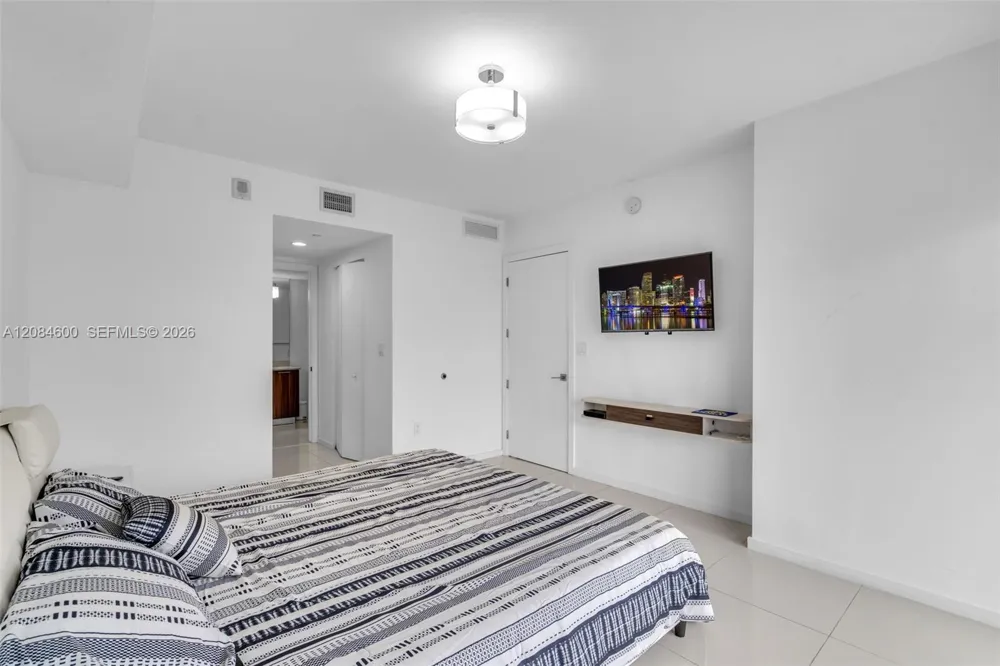 5252 NW 85th Ave #1709 Doral, FL 33166