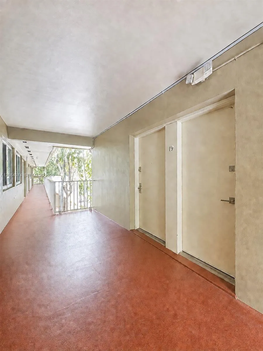 6330 SW 79th St #19 South Miami, FL 33143
