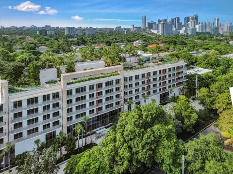 2200 Brickell Avenue #402