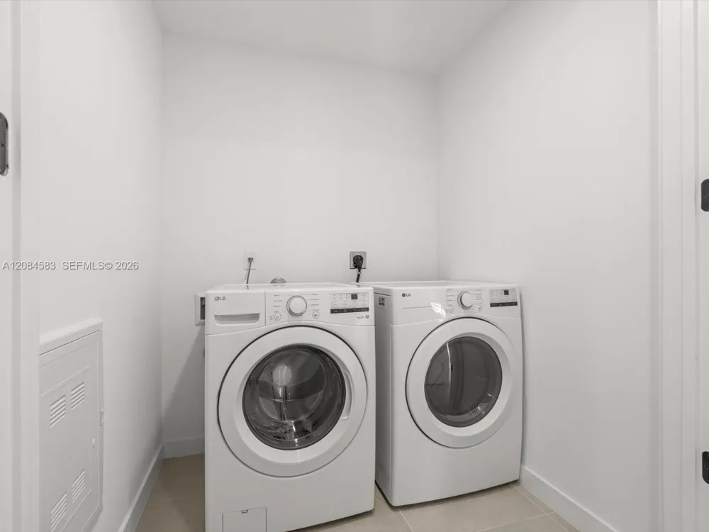2200 Brickell Avenue #402 Miami, FL 33129