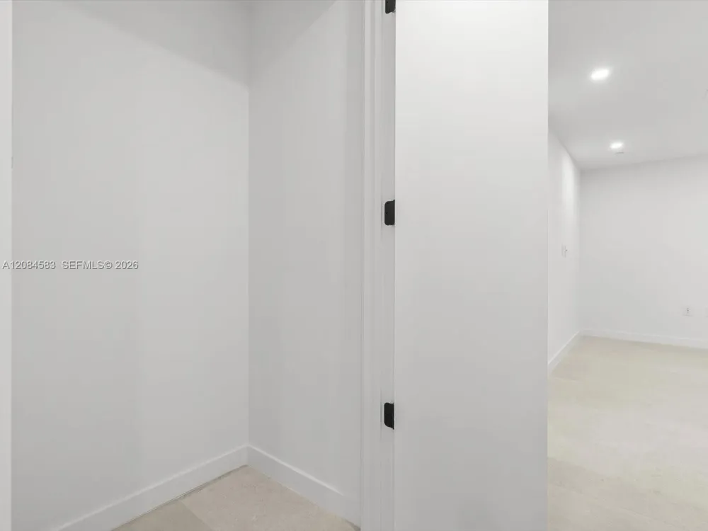 2200 Brickell Avenue #402 Miami, FL 33129