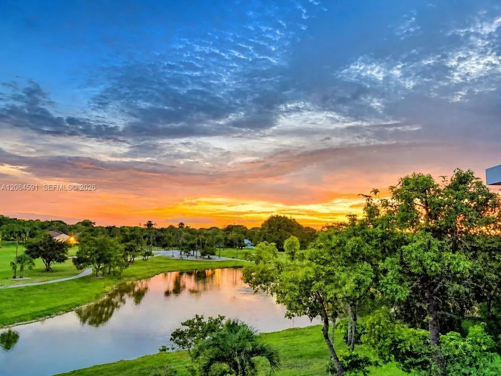 3980 Oaks Clubhouse Dr #409 Pompano Beach, FL 33069