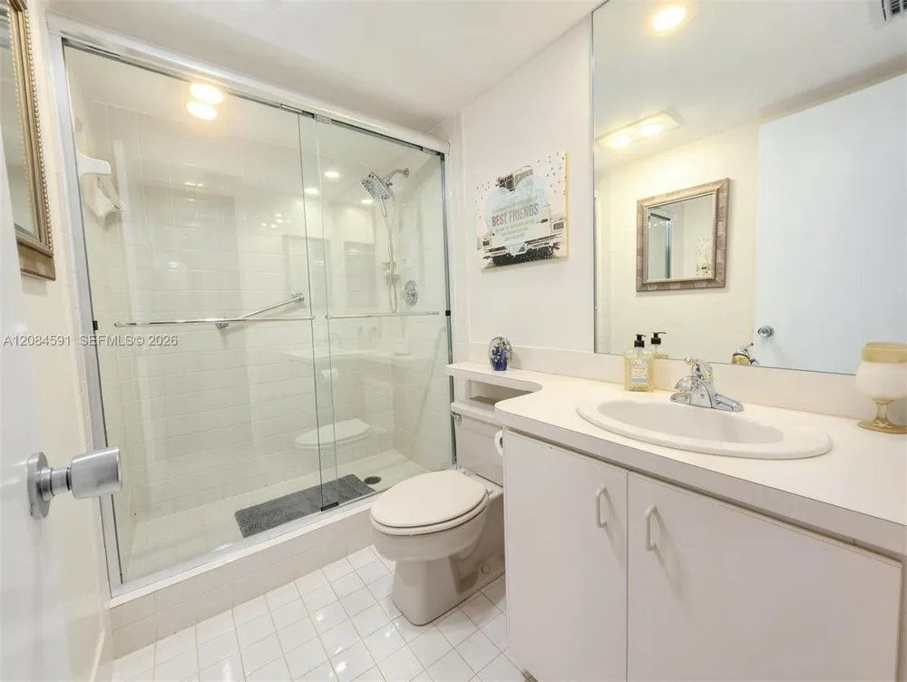 3980 Oaks Clubhouse Dr #409 Pompano Beach, FL 33069