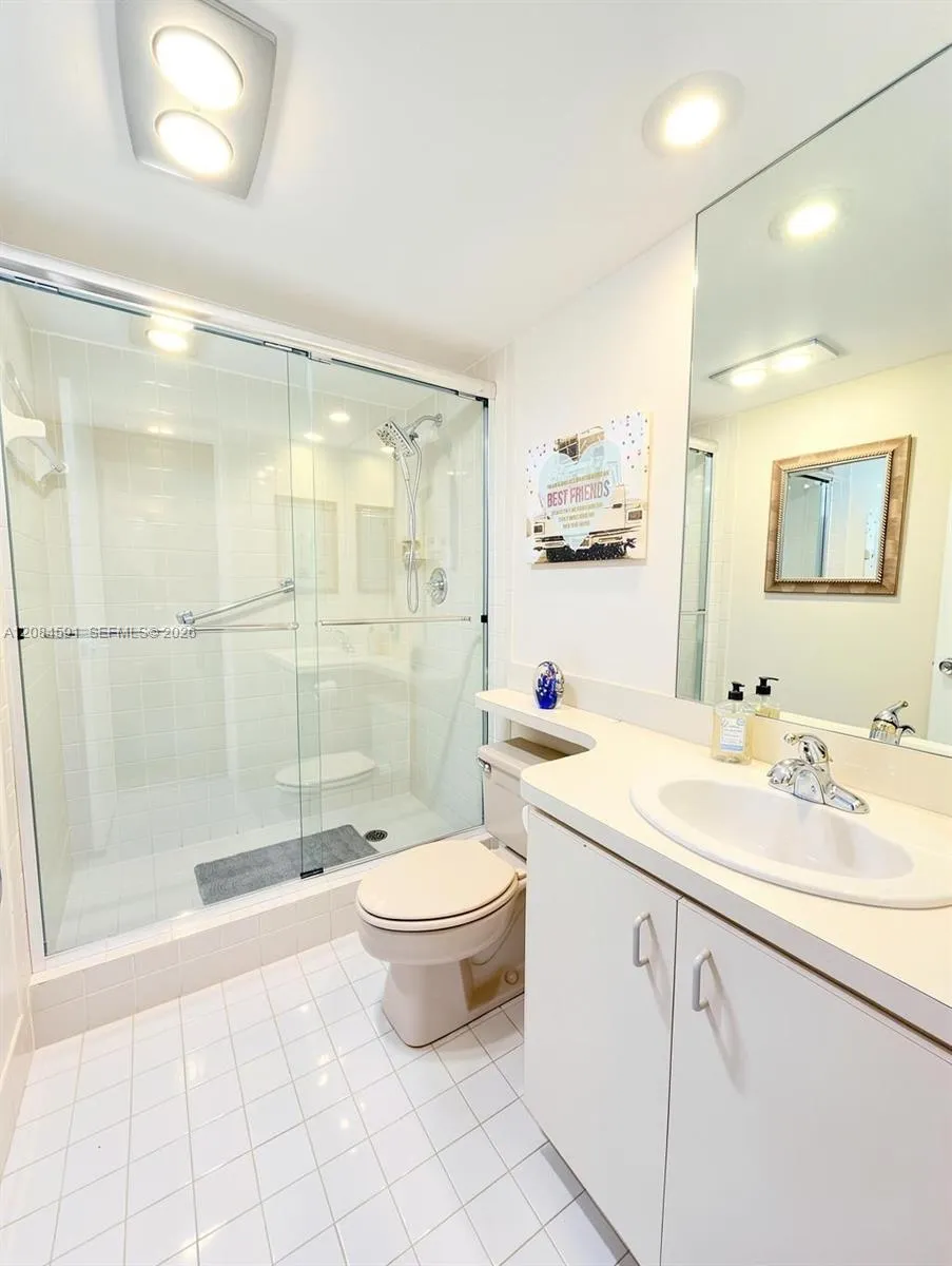 3980 Oaks Clubhouse Dr #409 Pompano Beach, FL 33069