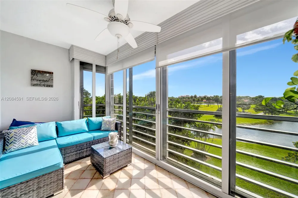 3980 Oaks Clubhouse Dr #409 Pompano Beach, FL 33069