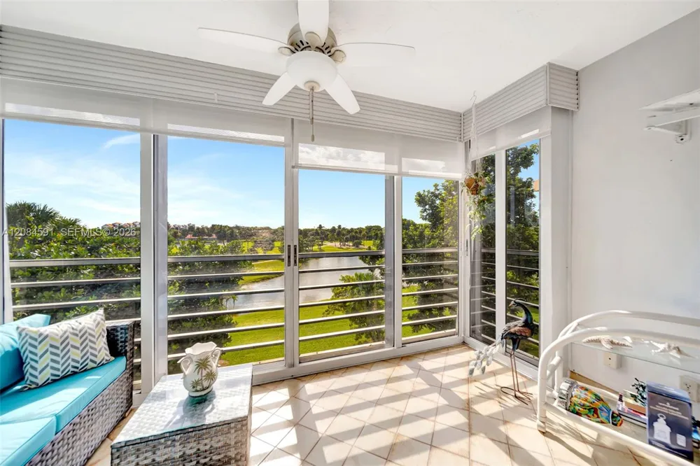 3980 Oaks Clubhouse Dr #409 Pompano Beach, FL 33069