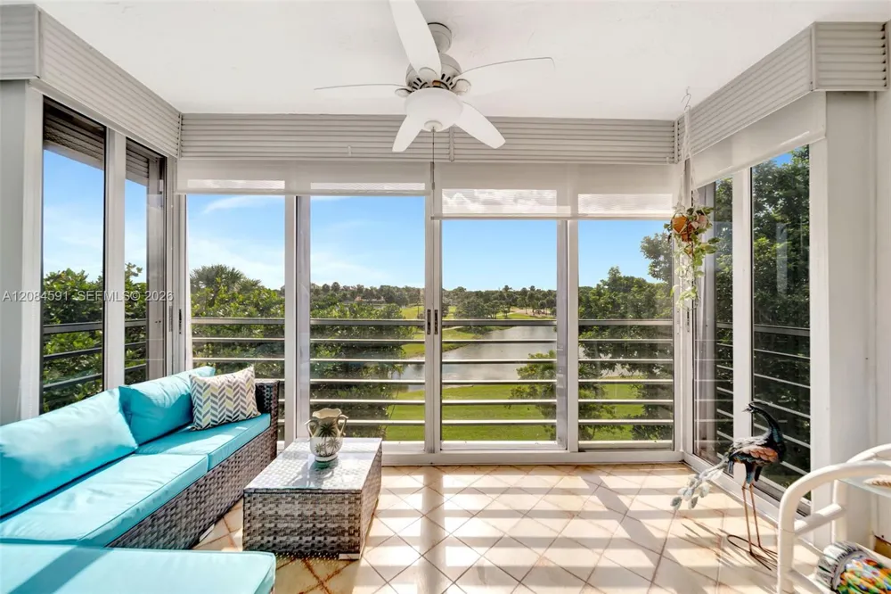 3980 Oaks Clubhouse Dr #409 Pompano Beach, FL 33069