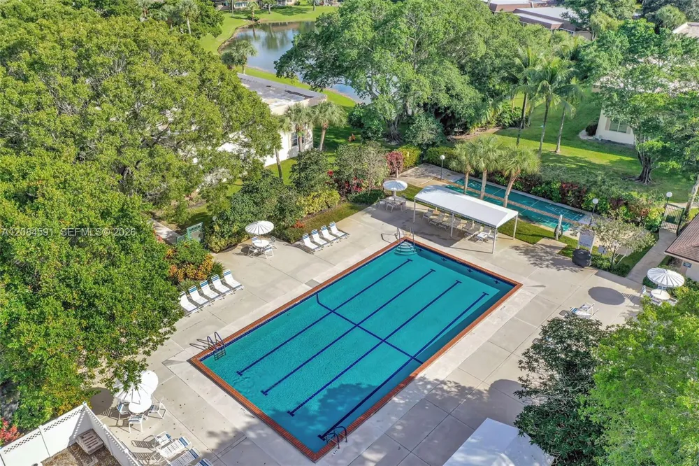 3980 Oaks Clubhouse Dr #409 Pompano Beach, FL 33069
