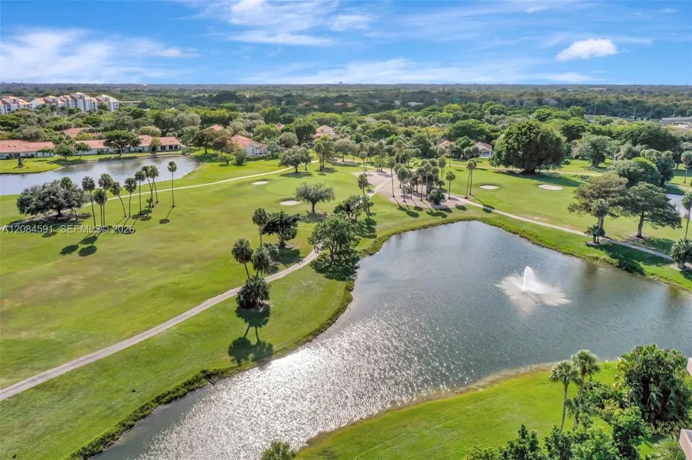 3980 Oaks Clubhouse Dr #409 Pompano Beach, FL 33069