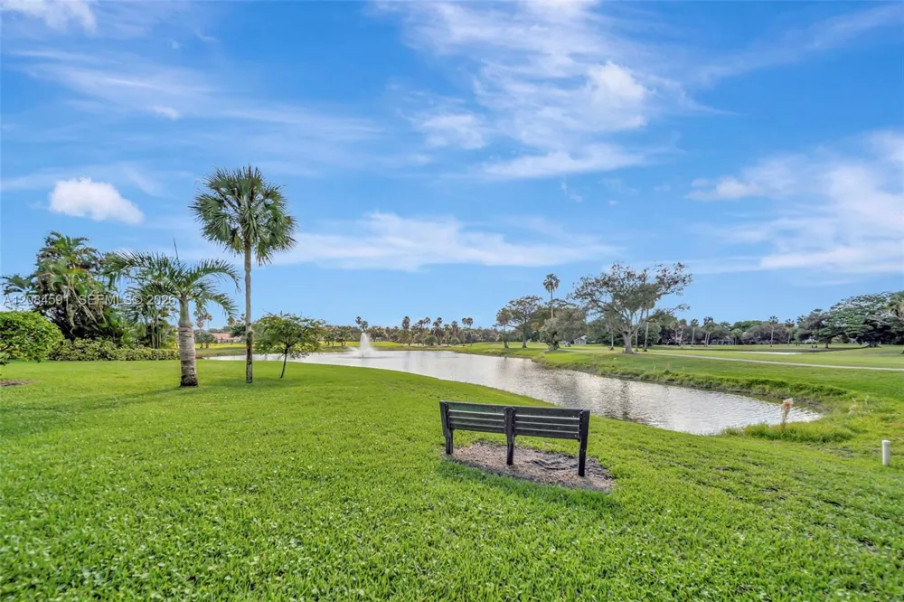 3980 Oaks Clubhouse Dr #409 Pompano Beach, FL 33069