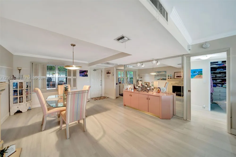3980 Oaks Clubhouse Dr #409 Pompano Beach, FL 33069