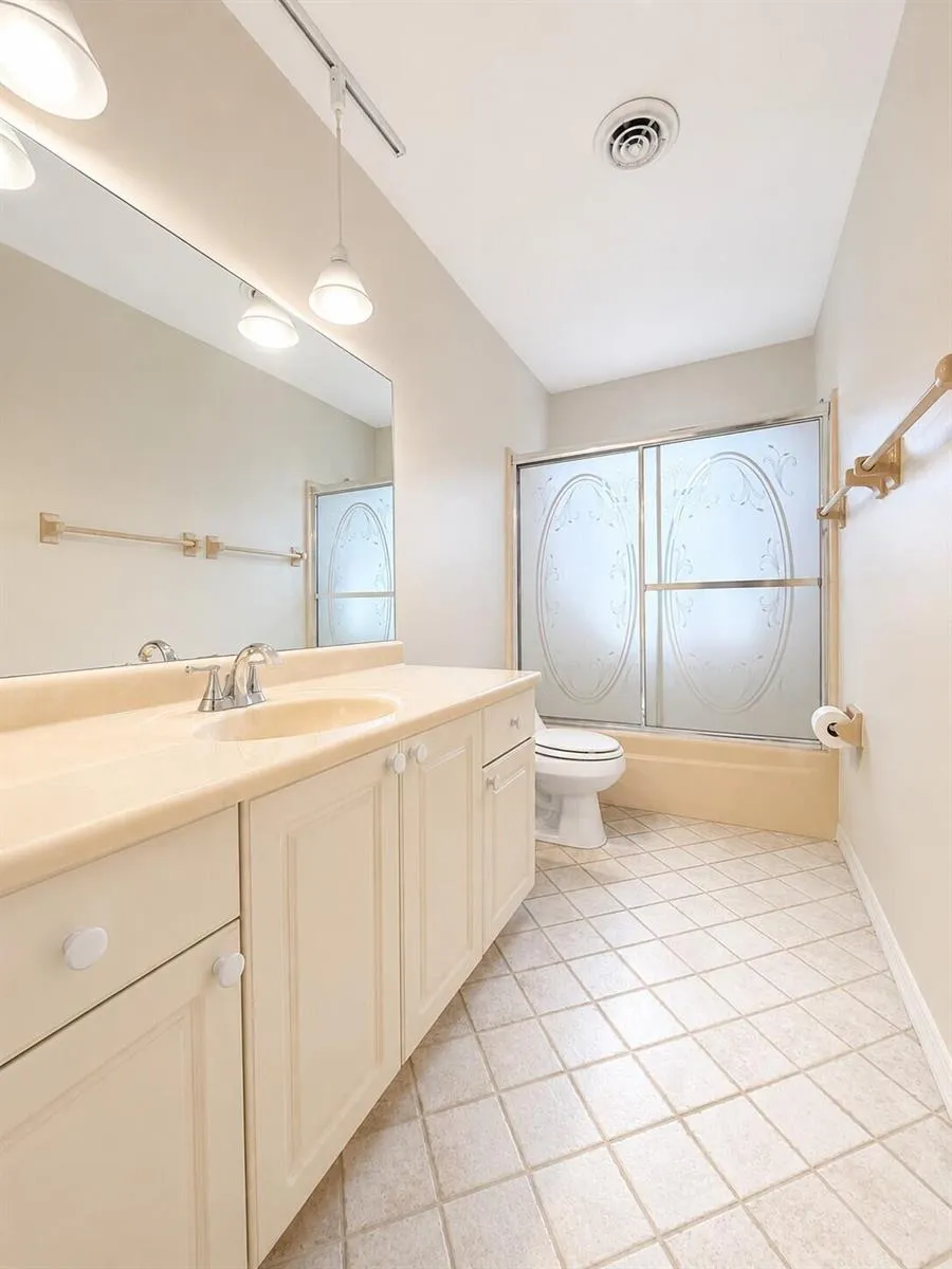 1365 29TH AVENUE Vero Beach, FL 32960