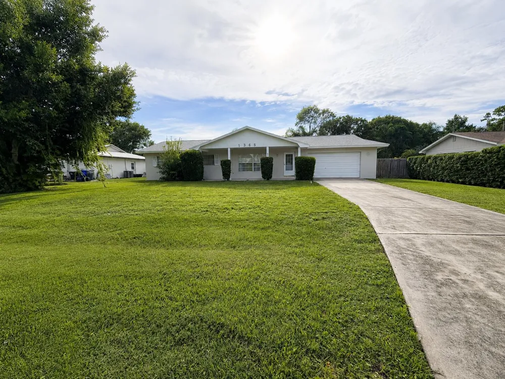 1365 29TH AVENUE Vero Beach, FL 32960