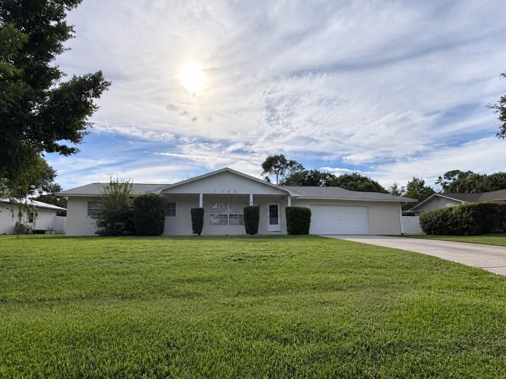 1365 29TH AVENUE Vero Beach, FL 32960