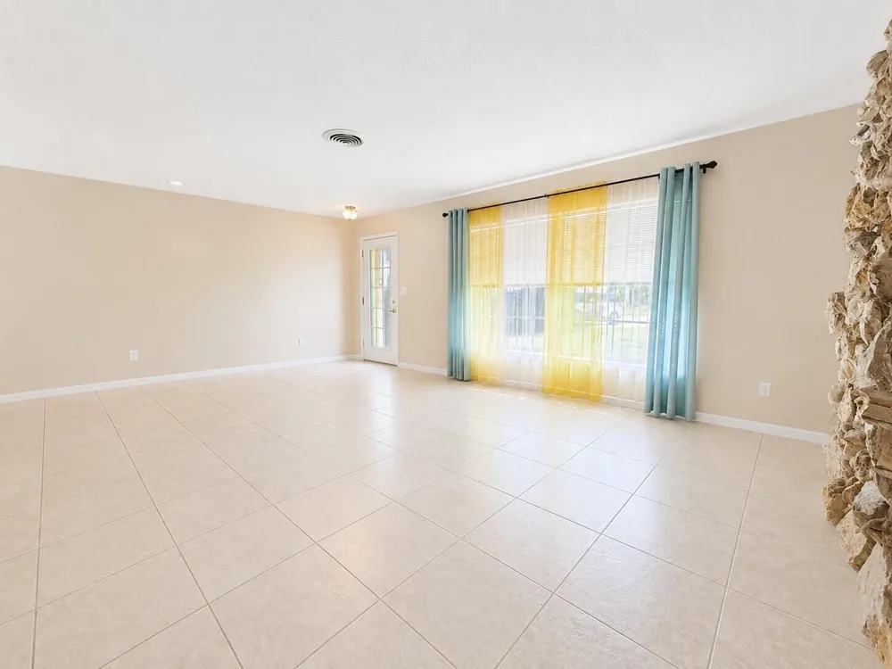 1365 29TH AVENUE Vero Beach, FL 32960