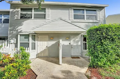 2571 NE 15TH STREET
