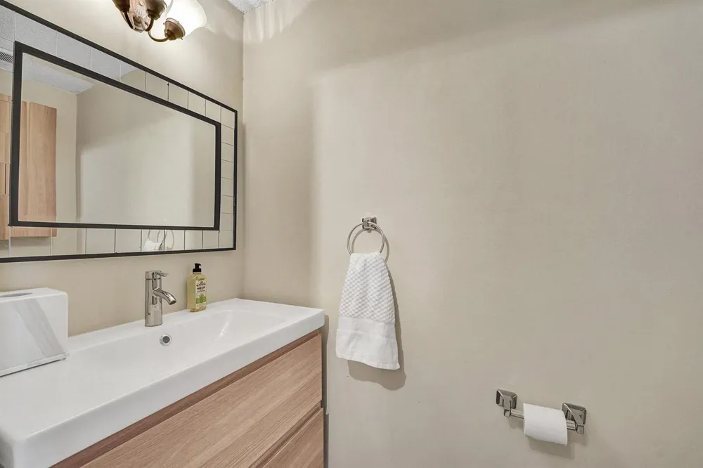 2571 NE 15TH STREET Pompano Beach, FL 33062