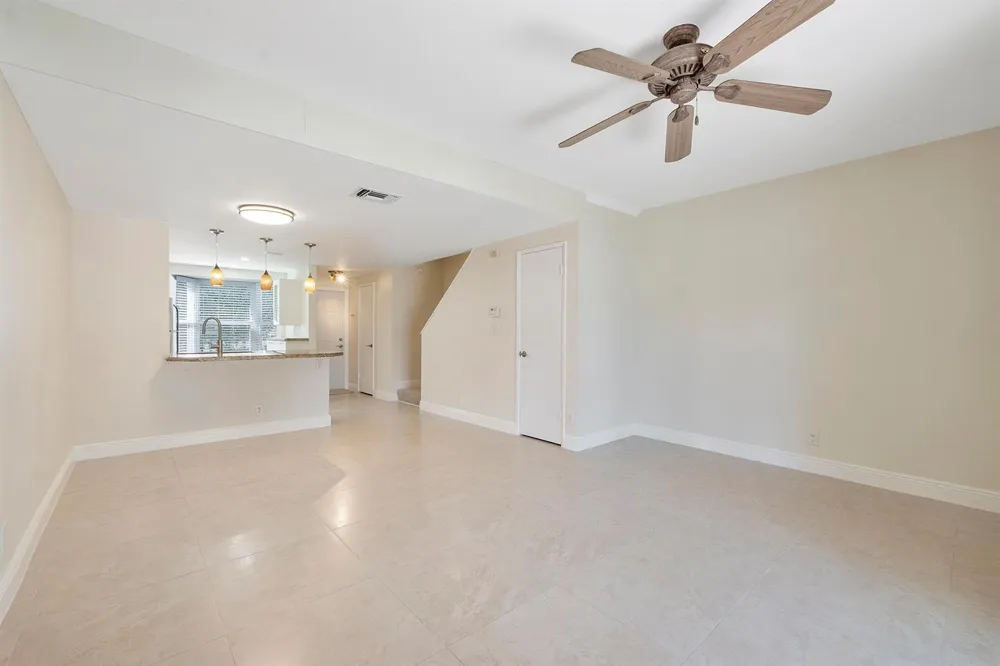 2571 NE 15TH STREET Pompano Beach, FL 33062