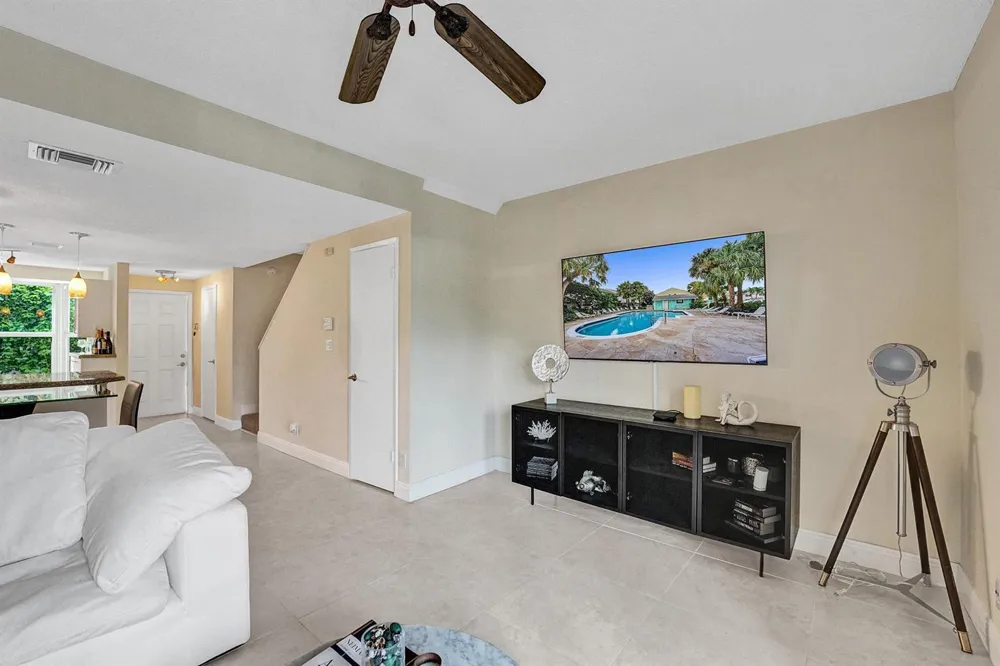 2571 NE 15TH STREET Pompano Beach, FL 33062