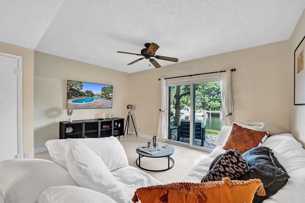 2571 NE 15TH STREET Pompano Beach, FL 33062