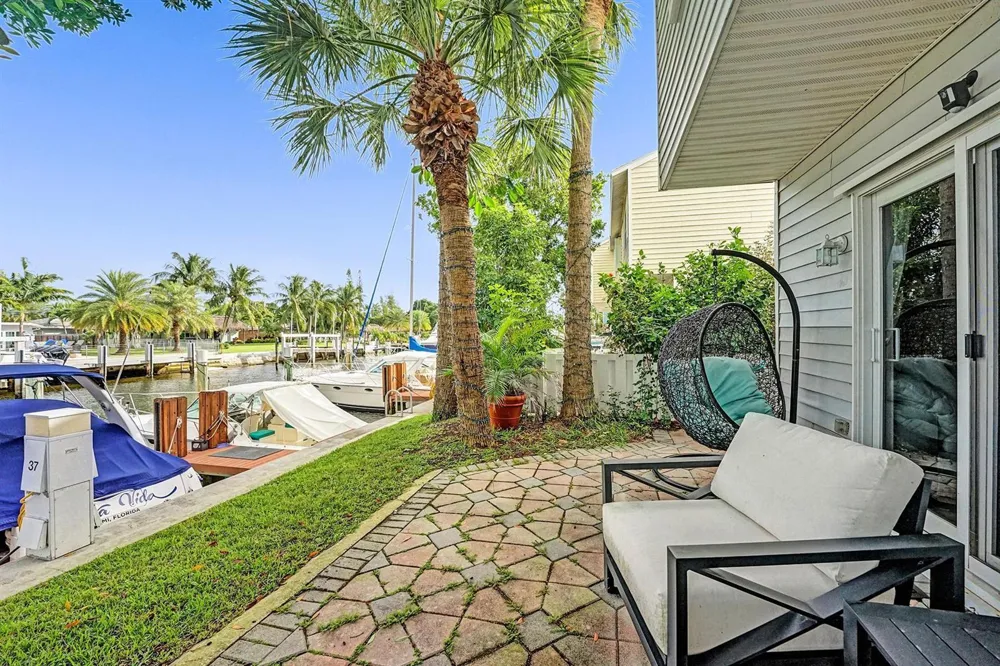 2571 NE 15TH STREET Pompano Beach, FL 33062