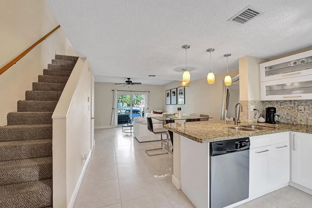 2571 NE 15TH STREET Pompano Beach, FL 33062