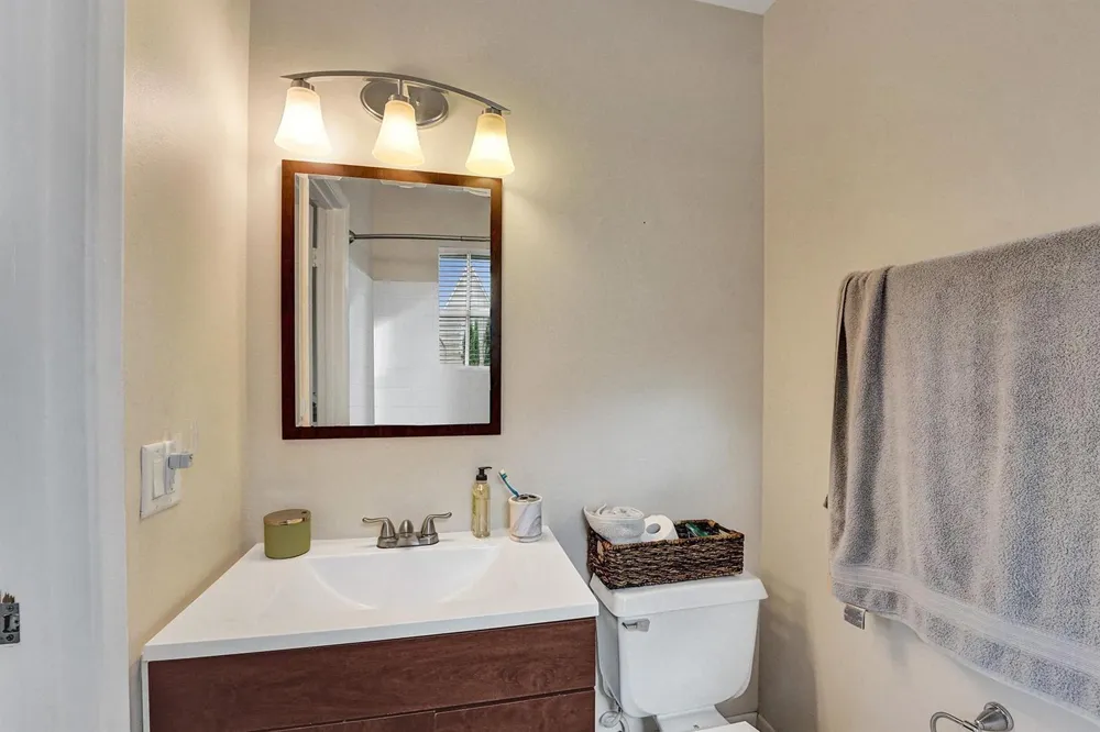 2571 NE 15TH STREET Pompano Beach, FL 33062