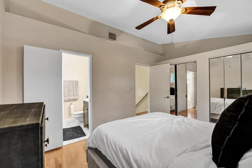2571 NE 15TH STREET Pompano Beach, FL 33062