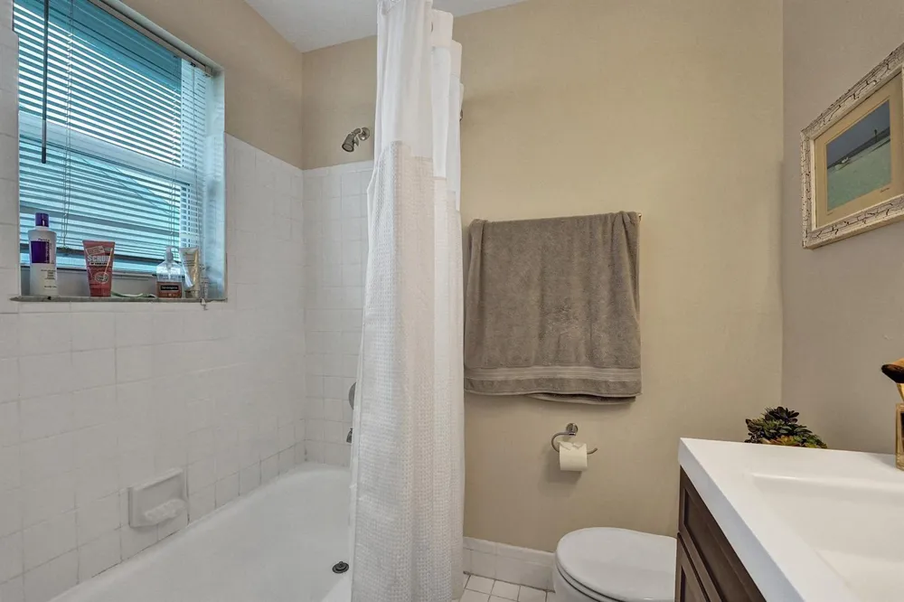 2571 NE 15TH STREET Pompano Beach, FL 33062