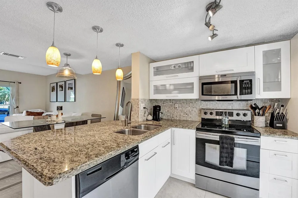 2571 NE 15TH STREET Pompano Beach, FL 33062
