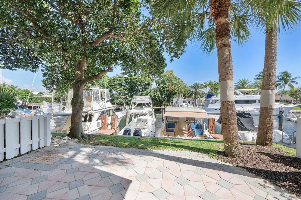 2571 NE 15TH STREET Pompano Beach, FL 33062