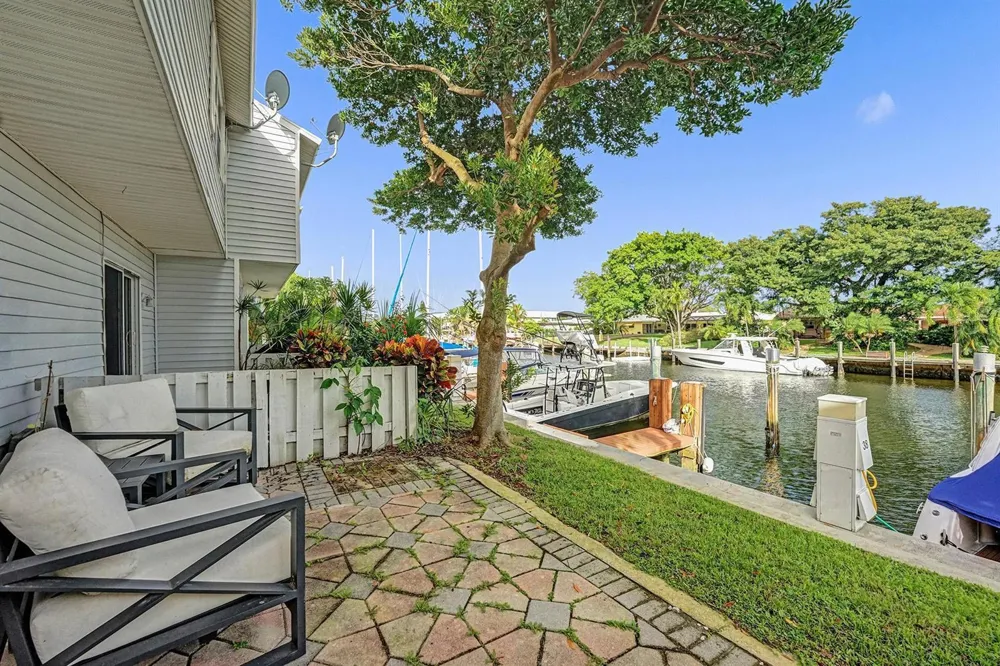 2571 NE 15TH STREET Pompano Beach, FL 33062