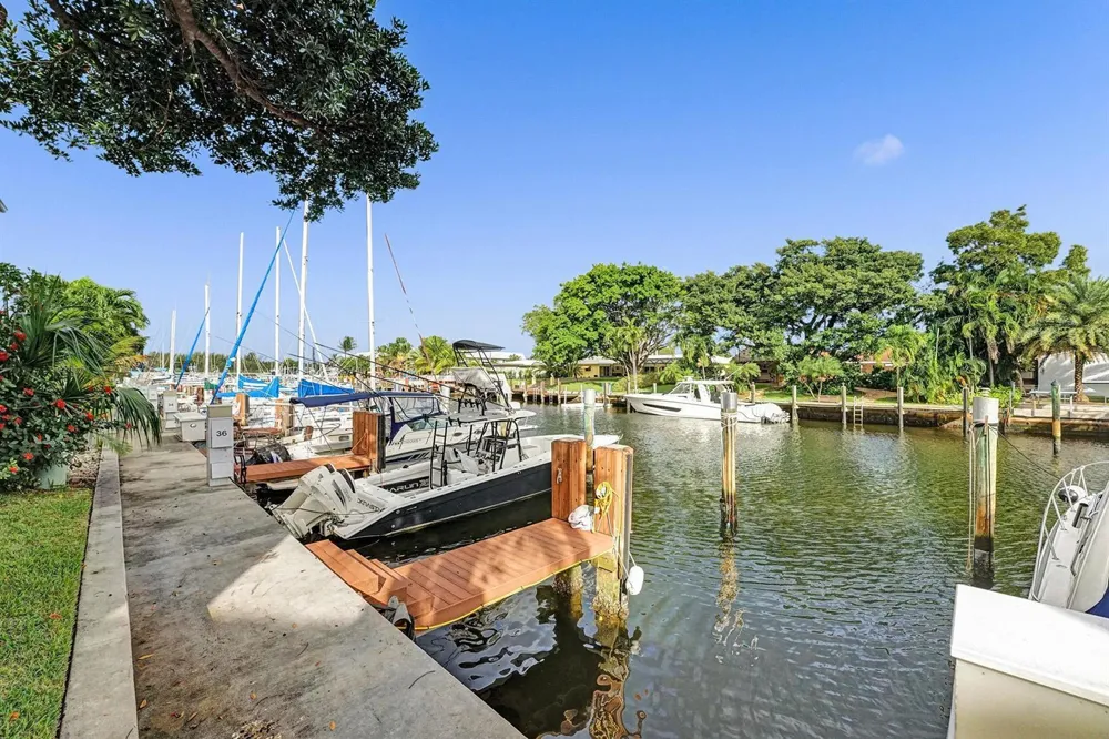2571 NE 15TH STREET Pompano Beach, FL 33062