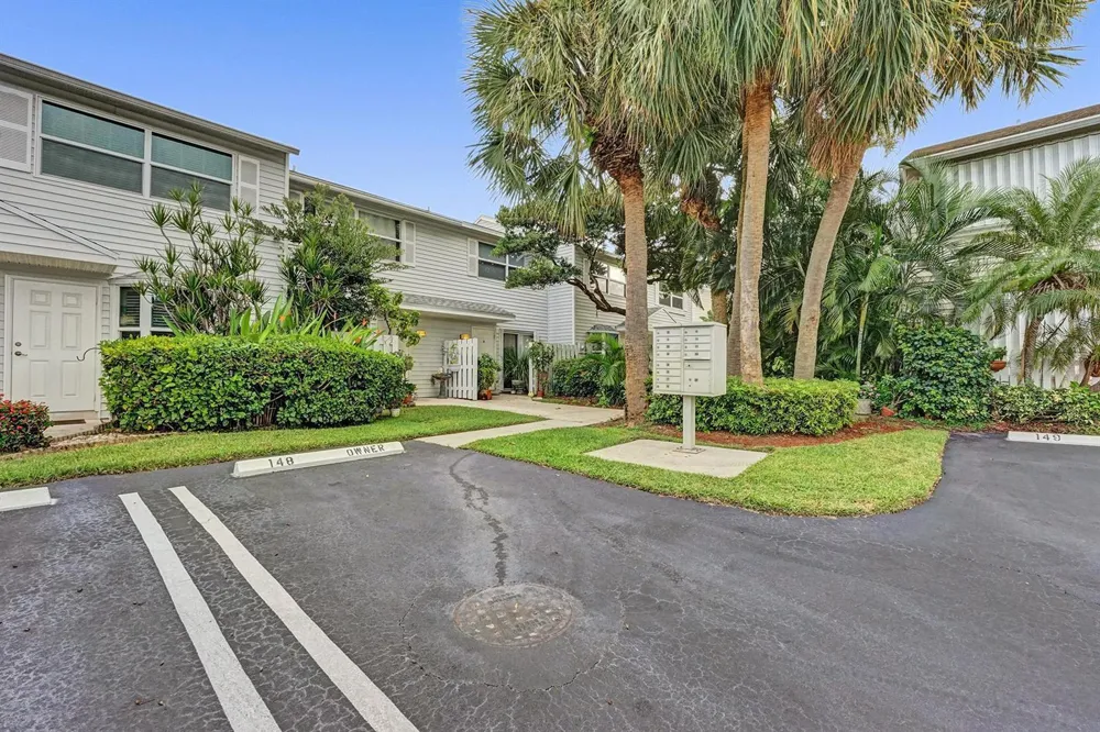 2571 NE 15TH STREET Pompano Beach, FL 33062
