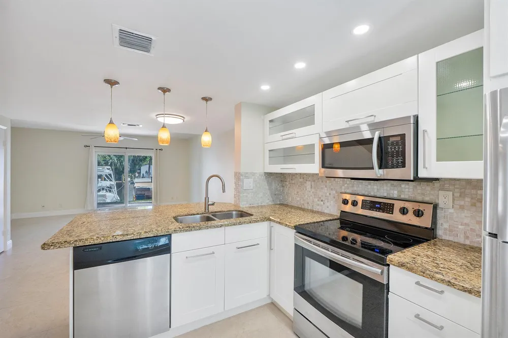 2571 NE 15TH STREET Pompano Beach, FL 33062