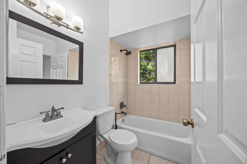 15 Via De Casas Sur #204 Boynton Beach, FL 33426